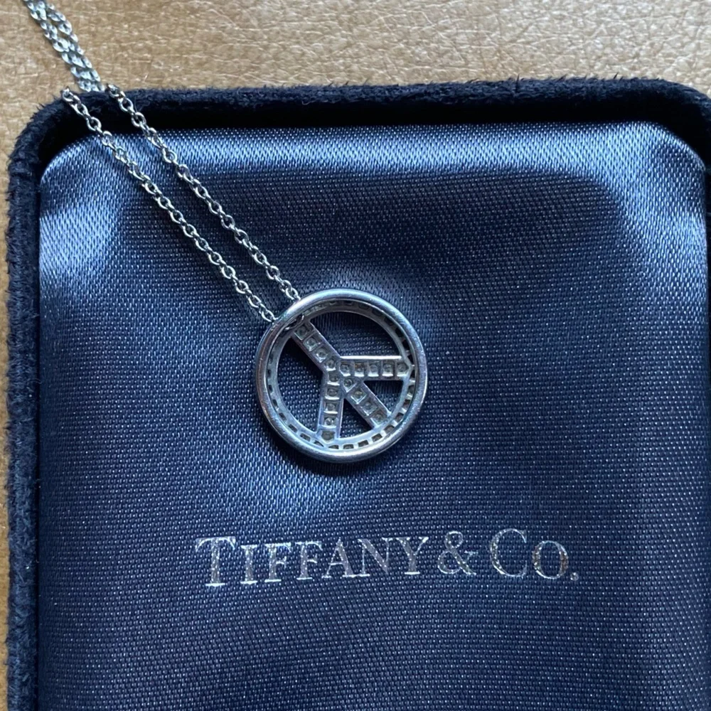 Platinum and diamonds Tiffany & Co. 18” peace necklace - Picture 6 of 7
